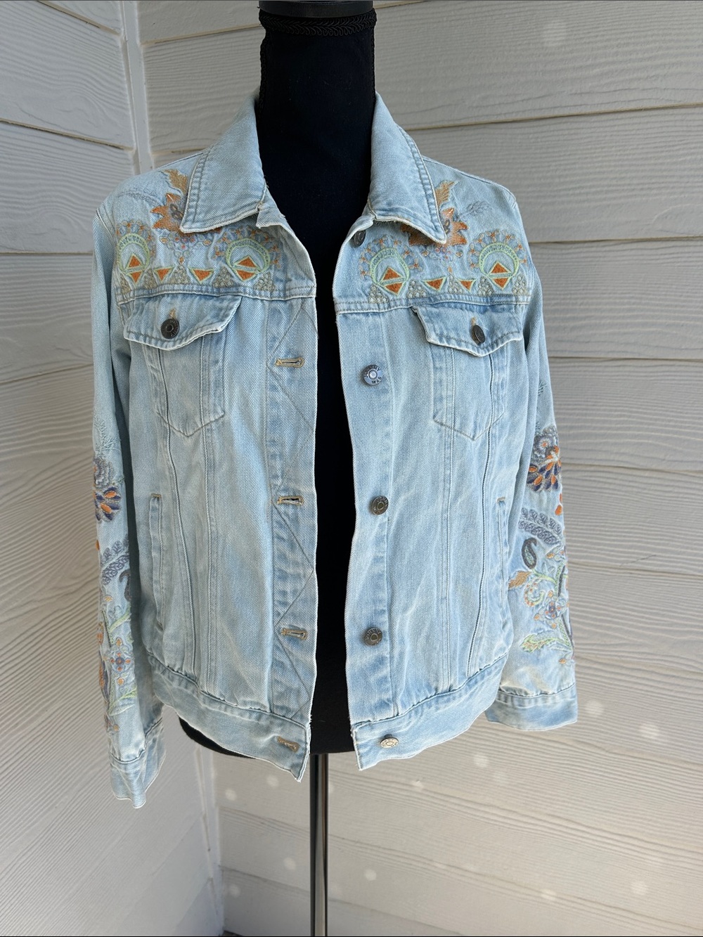 Johnny Was Workshop Kayla Light Blue Denim Jacket with floral embroidery. Size S